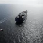 زورق مسلح يهاجم سفينة بريطانية في البحر الأحمر