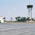 أمريكا وبريطانيا تقصفان مطار الحديدة بـ 6 غارات