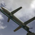 سفينتان تنجوان من هجومين حوثيين وواشنطن تدمر 4 مسيّرات