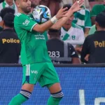 رياض محرز خارج تشكيلة منتخب الجزائر