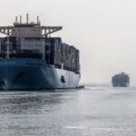 إصابة سفينة تجارية يونانية بأضرار "خطيرة" في هجومين قبالة ميناء الحديدة