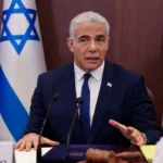 لبيد يحث نتنياهو على قبول صفقة بايدن ويقدم له شبكة أمان من اليمين.