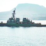 الحوثيون يزعمون استهداف مدمرة بريطانية وسفينتين تجاريتين في البحرين الأحمر والعربي