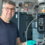 بصمات الأصابع الكيميائي تقنية جديدة لتحليل في مسارح الجريمة