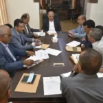 لجنة المناقصات بتعز تعتمد مشاريع لتأهيل الشوارع والمباني الحكومية المتضررة