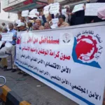 تعز .. استمرار الاحتجاجات على تأخر صرف المرتبات والمطالبة بزيادة بما يتوافق مع تدهور المعيشة