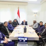 مجلس القيادة الرئاسي يؤكد على أهمية مكافحة الفساد وتحسين الخدمات العامة