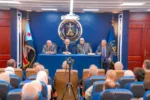 الزُبيدي يُقرّ بمسؤولية المجلس الانتقالي عن تدهور الخدمات بالمحافظات الجنوبية