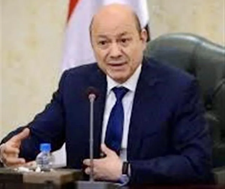 الرئيس العليمي يغادر عدن إلى الرياض لإجراء مشاورات حول اليمن