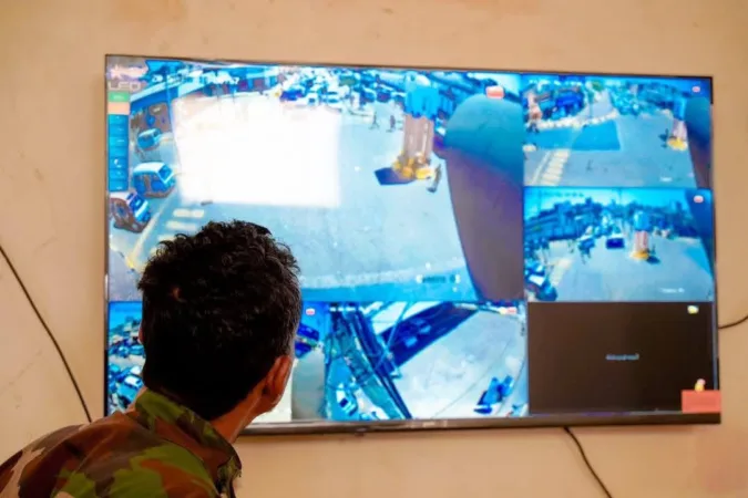 عدن تتحول رقمياً: إشارة مرور ذكية في الشيخ عثمان