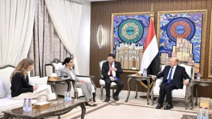 العليمي يشيد بالدعم البريطاني لتخفيف معاناة اليمنيين