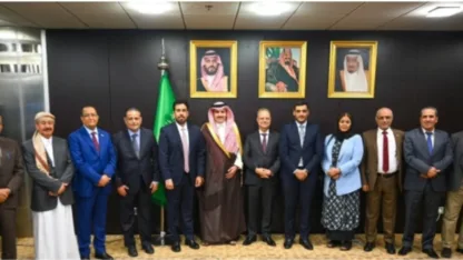 السفير آل جابر يبحث مع هيئة التشاور مستجدات اليمن