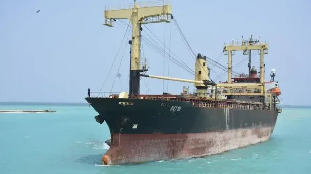 ميناء المخا يستقبل أول سفينة تجارية منذ 14 عامًا