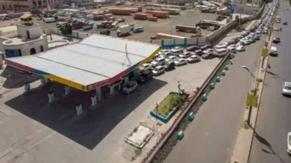 أزمة المشتقات النفطية تشل الحياة في مناطق الحوثيين وتحوّل الوقود إلى سلاح حرب