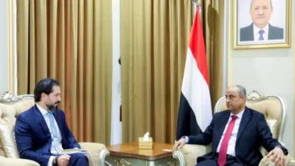 رئيس الوزراء يطالب واشنطن بإعادة الدعم الاقتصادي واستئناف مشاريع التنمية