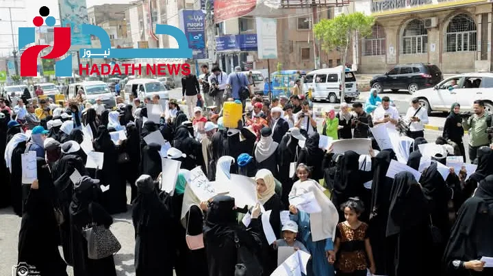 تعز تشهد “انتفاضة نسائية” للمطالبة...