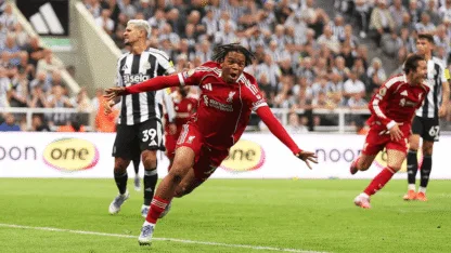 آرسنال يتحدى ليفربول في صراع القمة بالدوري الإنجليزي