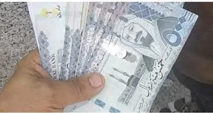 ما حقيقة صرف رواتب في محور البقع على الحدود السعودية؟