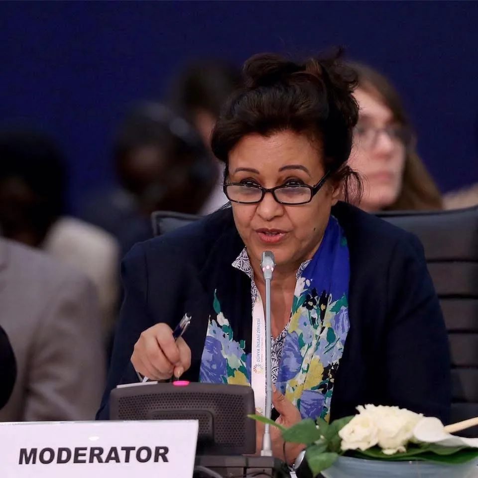 أول سفيرة يمنية في واشنطن.. قرار رئاسي مرتقب بتعيين جميلة علي رجاء