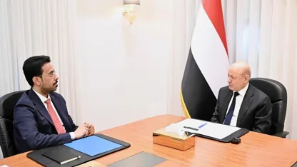 رئيس مجلس القيادة يؤكد اهمية نقل العلاقة بين المكونات والقوى الوطنية من التنافس إلى الشراكة